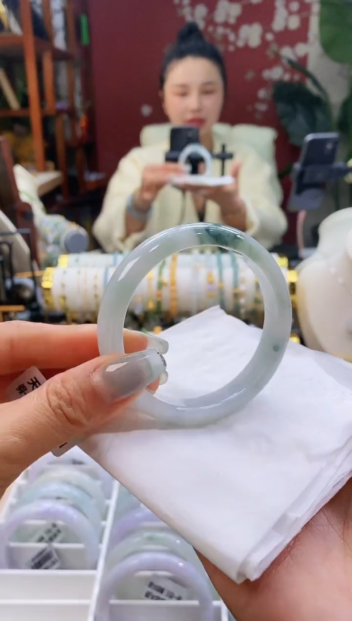 【闪购商品】翡翠手镯未镶嵌87圈口55-57/12.0*7.3