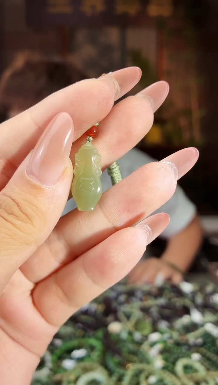 和田玉未镶嵌颈饰拍一发一