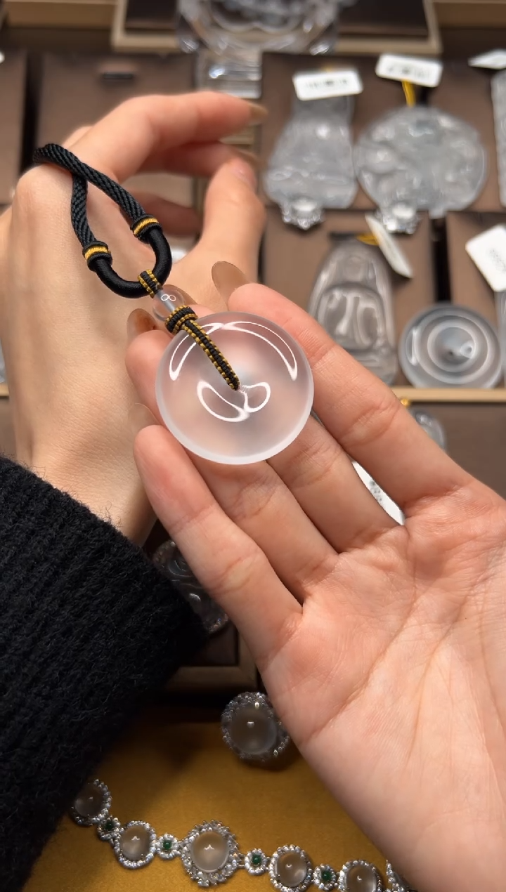 石英质玉吊坠未镶嵌平安扣