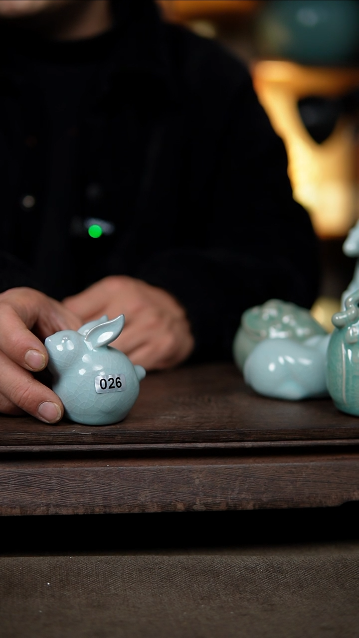 【闪购商品】杯仿古月白小兔兔茶宠瑕026