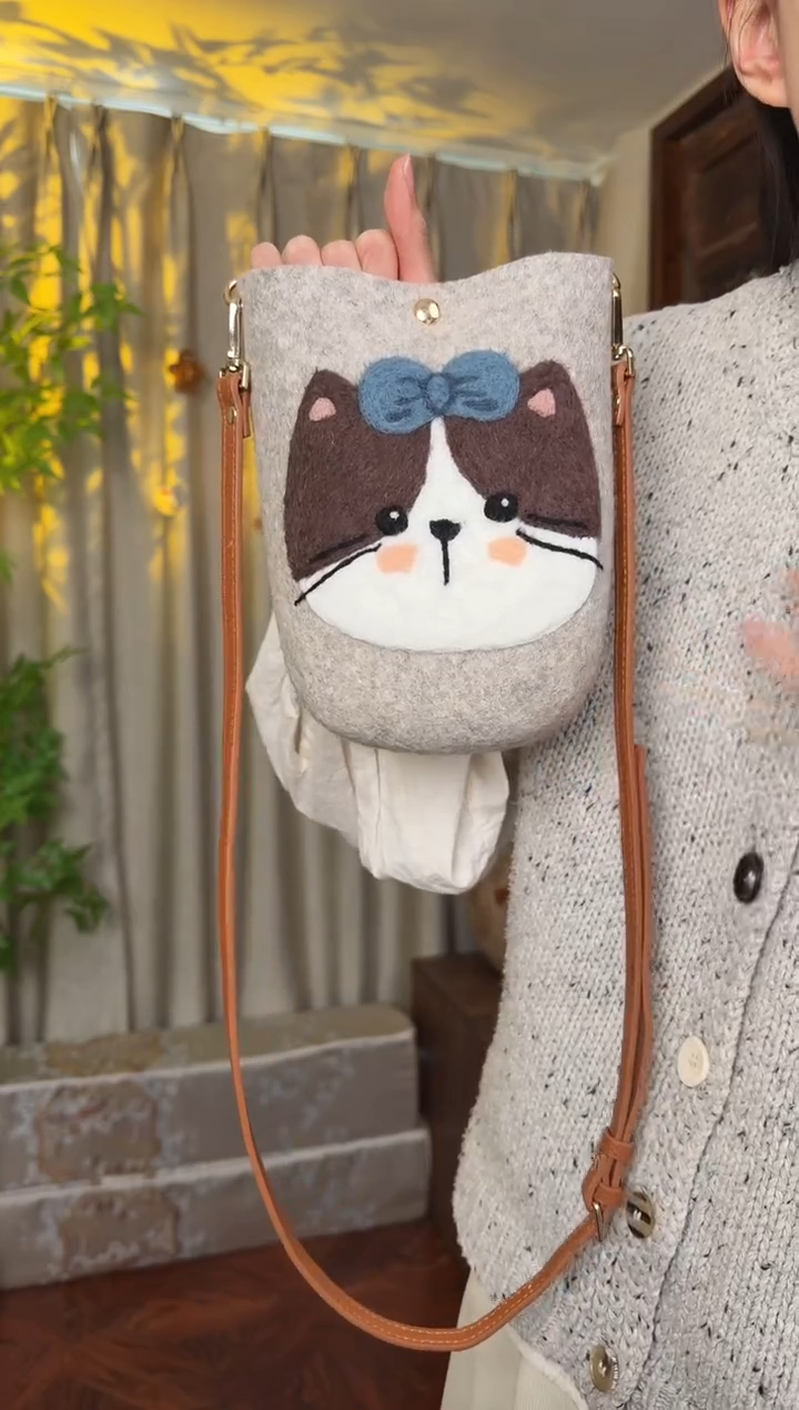 羊毛非遗羊毛毡包 手机包灰猫咪