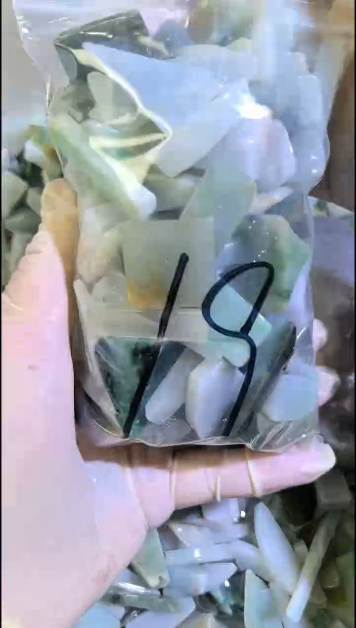 【闪购商品】翡翠颈饰未镶嵌天然翡翠边角中号500克19
