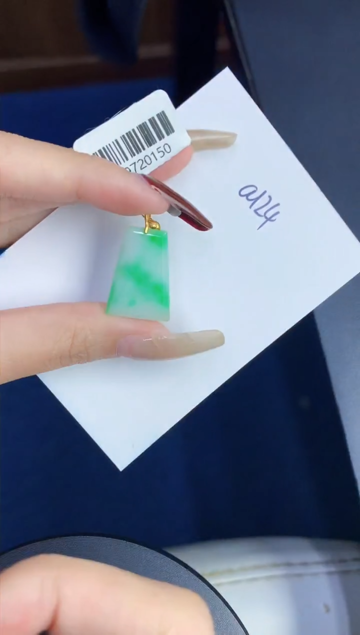 【闪购商品】翡翠颈饰18K金镶嵌0000000000