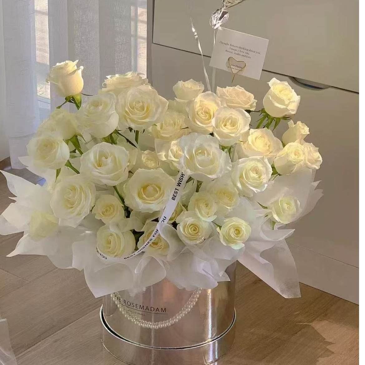 白玫瑰抱抱桶