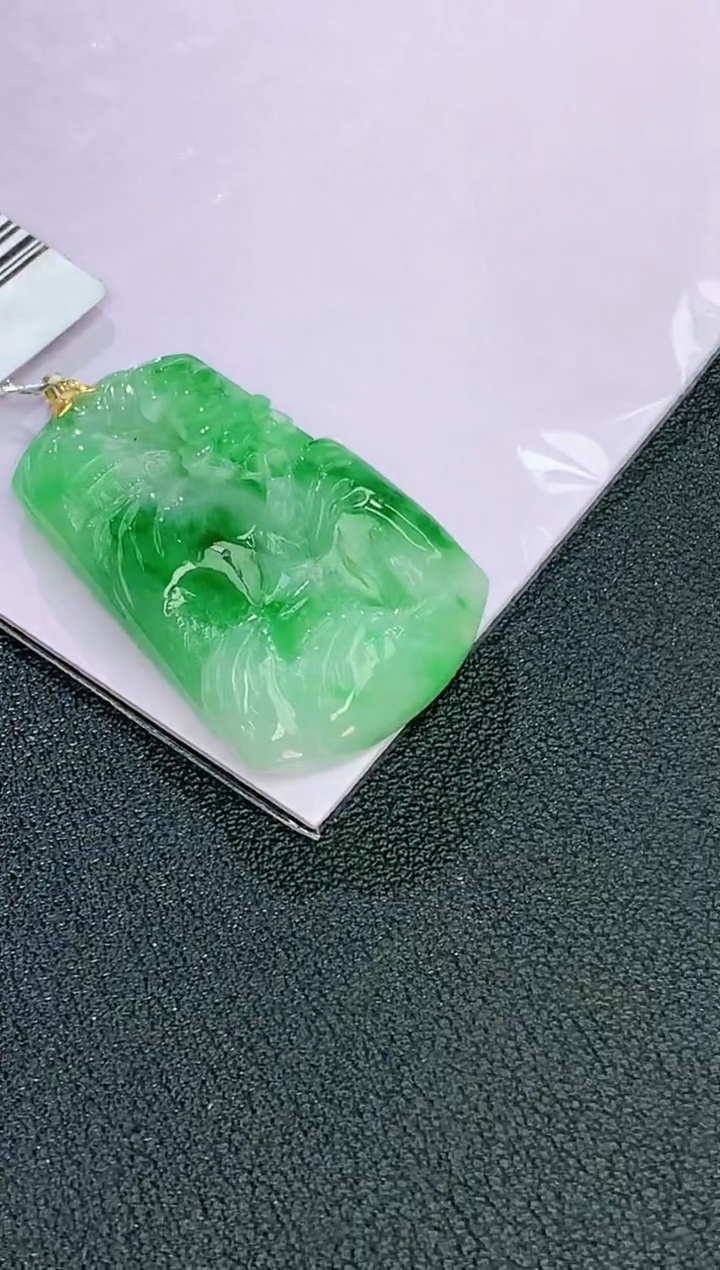 颈饰18K金镶嵌翡翠赠礼盒证书 麦麦
