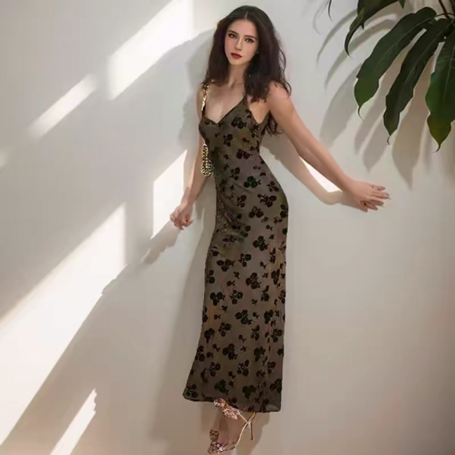 小雅家新款复古法式吊带连衣裙长款女装女长裙收腰显瘦碎花外穿裙