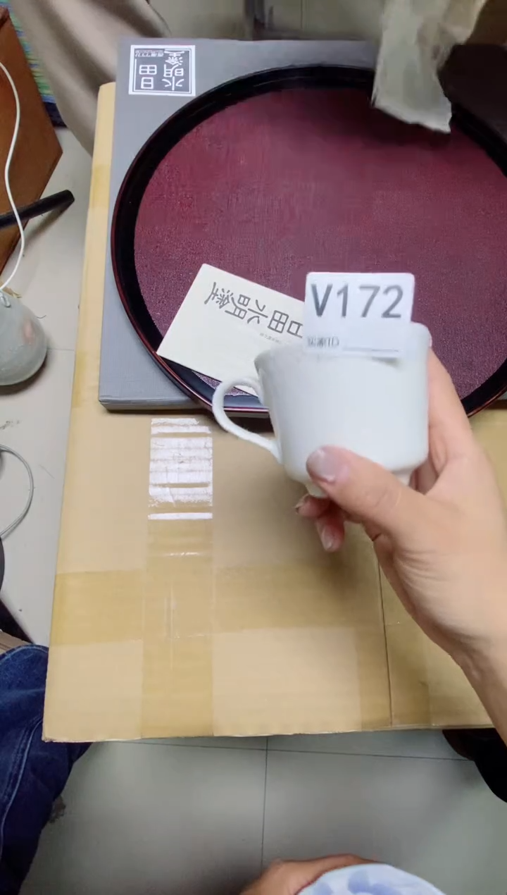 瓷片r****gV172默认微瑕，谨慎参拍