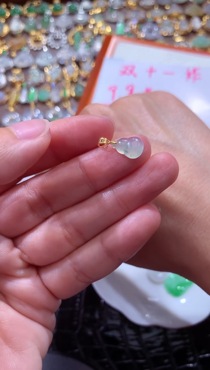 颈饰18K金镶嵌翡翠翡翠