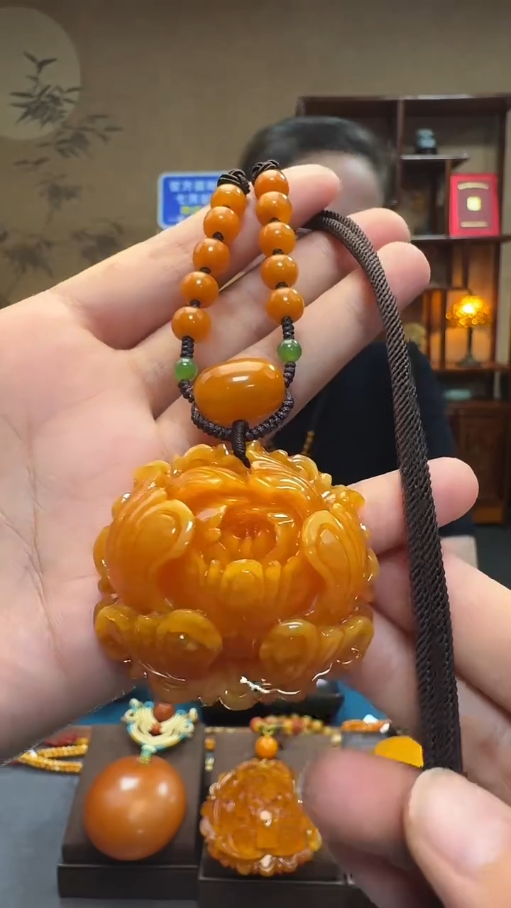 琥珀吊坠(不含链)未镶嵌天然保真蜜蜡牡丹花套装（送绳子）