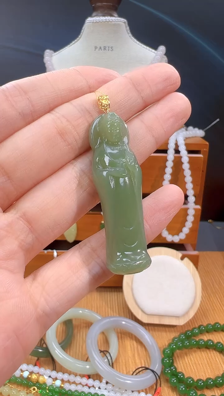 颈饰18K金镶嵌和田玉多样性拍一发一 cg