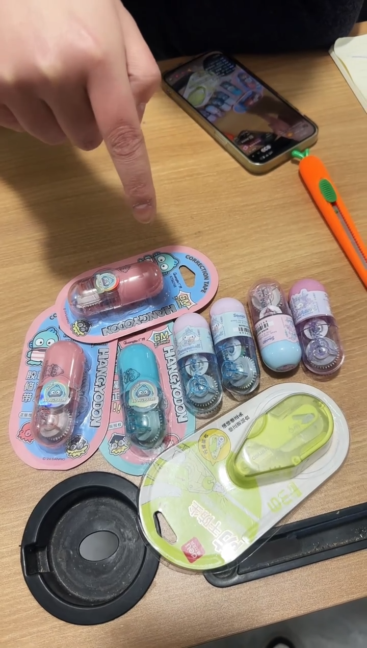 三丽鸥胶囊4+小丑鱼胶囊3+得力修正带1