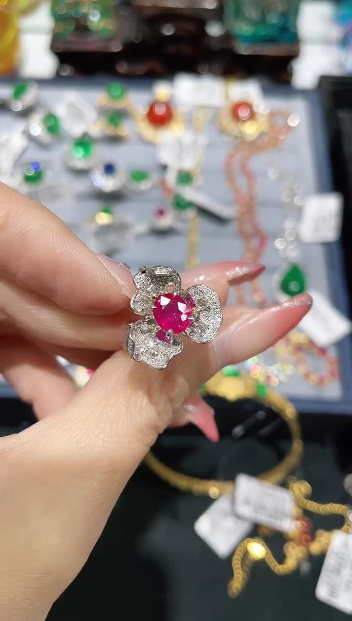 18K金镶嵌戒指红宝石戒指