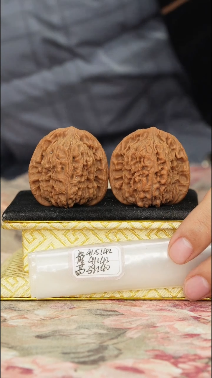 【闪购商品】文玩核桃把件赵喜满南将石