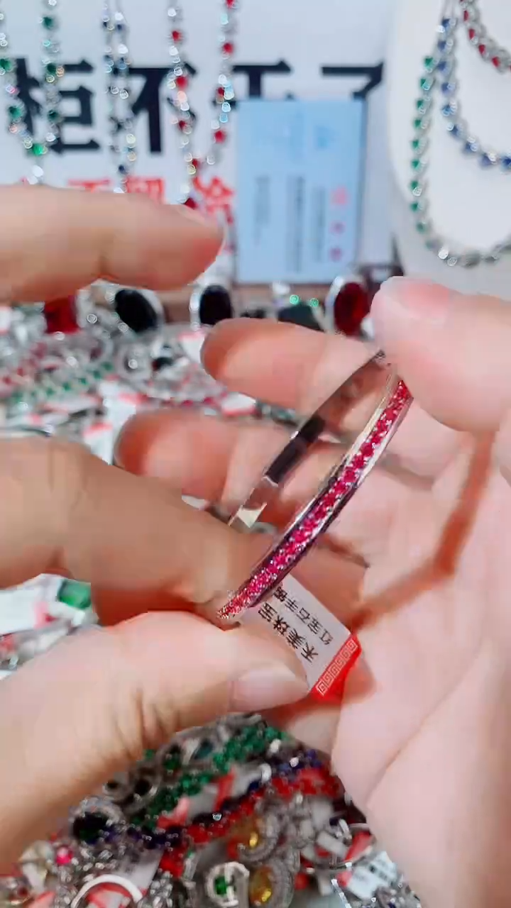 未镶嵌手镯红宝石  