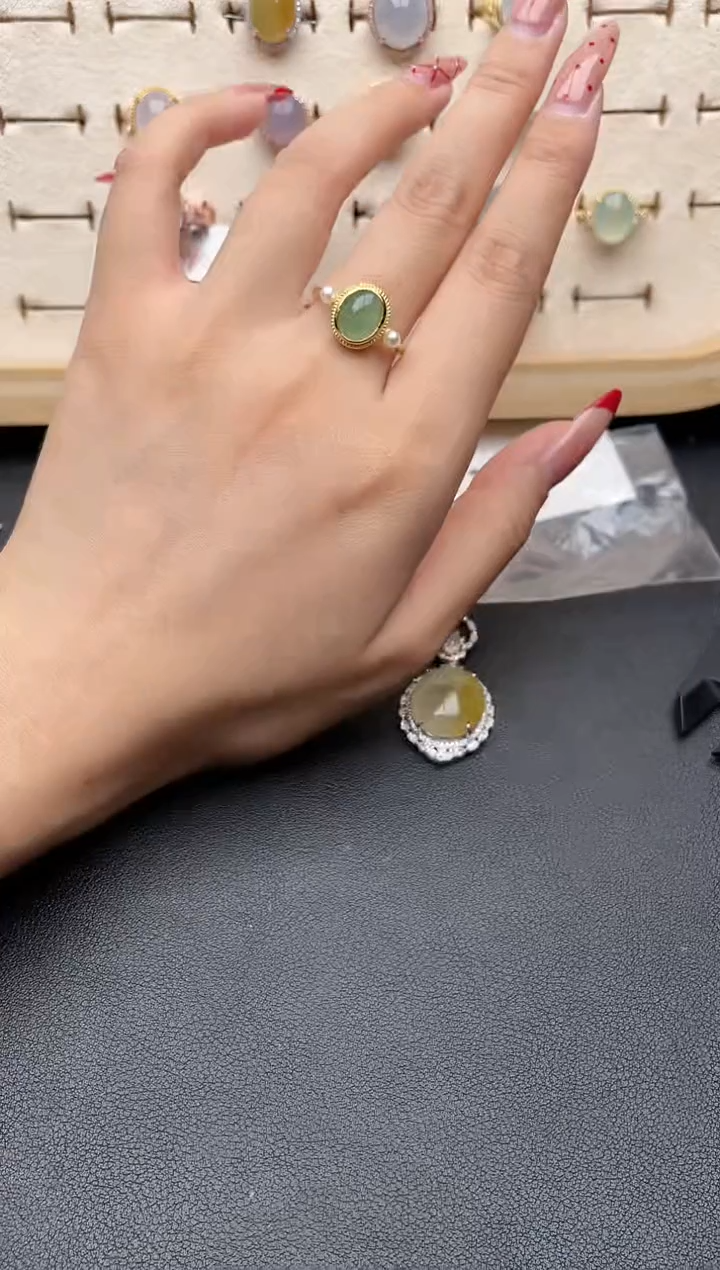 【闪购商品】翡翠戒指银S925镶嵌一物一证一礼盒