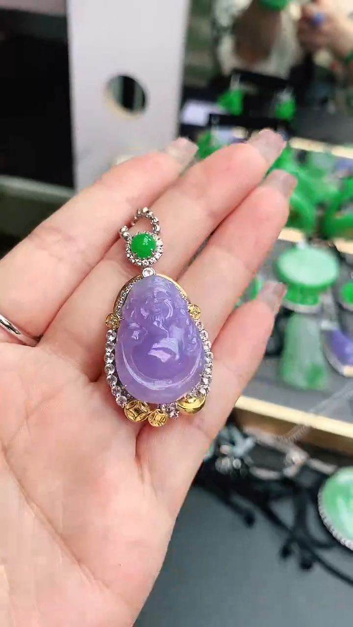 颈饰18K金镶嵌翡翠赠礼盒证书 