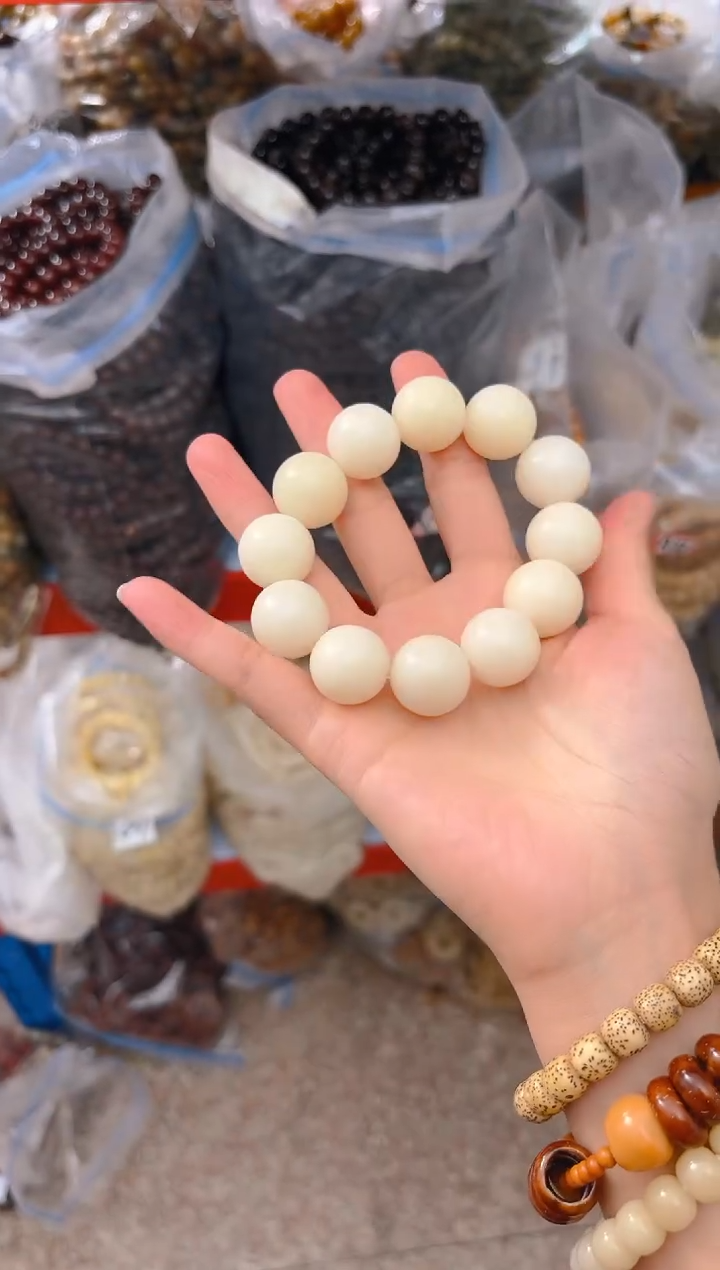 吊坠菩提根/象牙果大卡白色圆珠 偏黄色