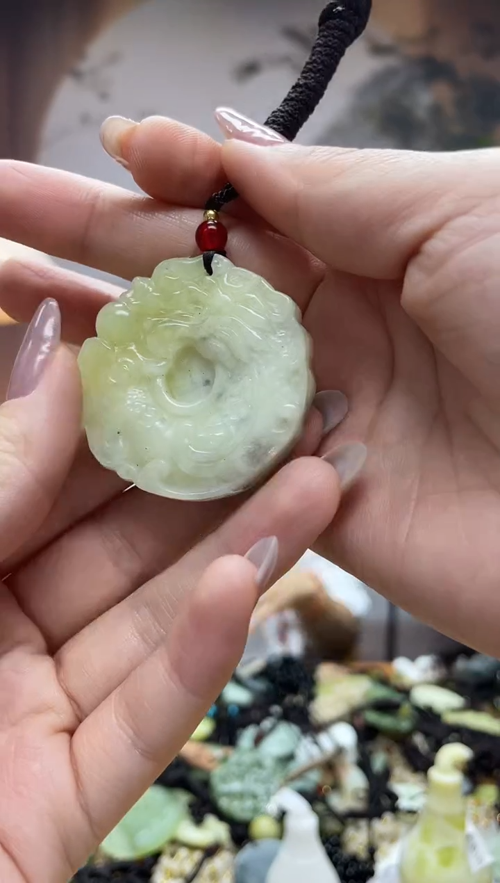 未镶嵌岫玉吊坠·