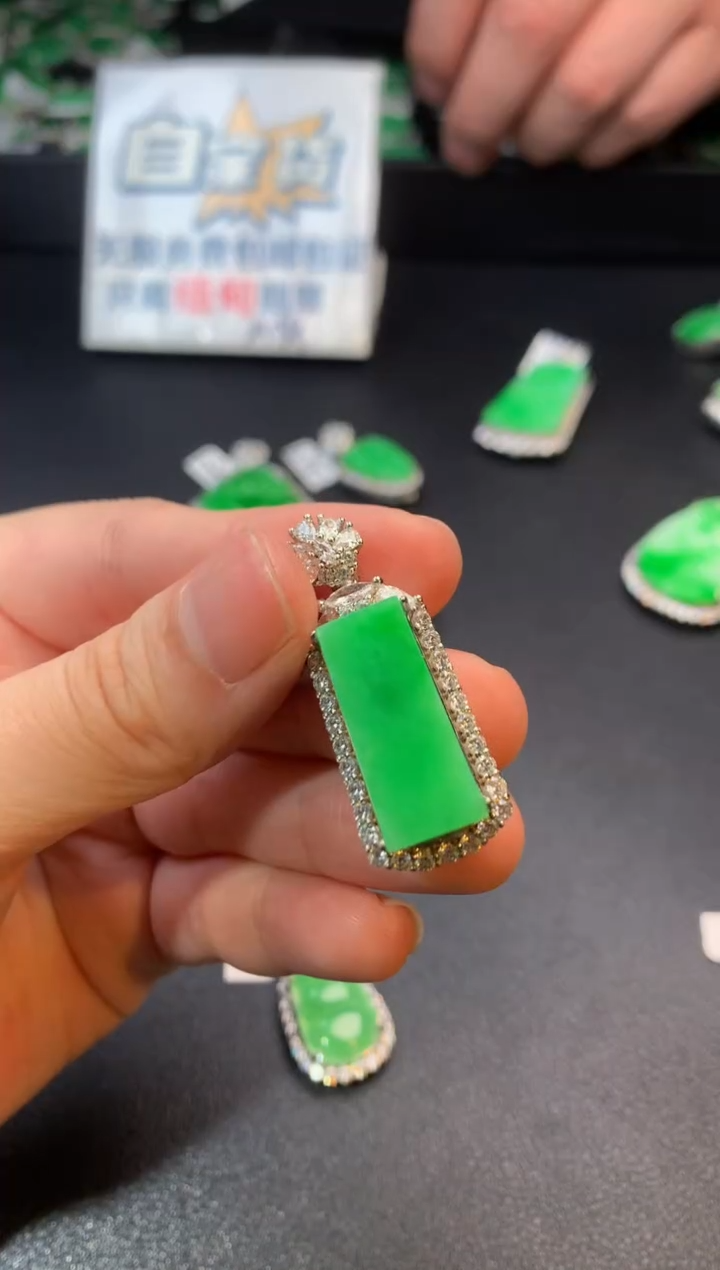 【闪购商品】翡翠颈饰银S925镶嵌翡翠