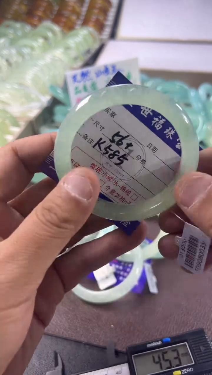 未镶嵌蛇纹石玉手镯1