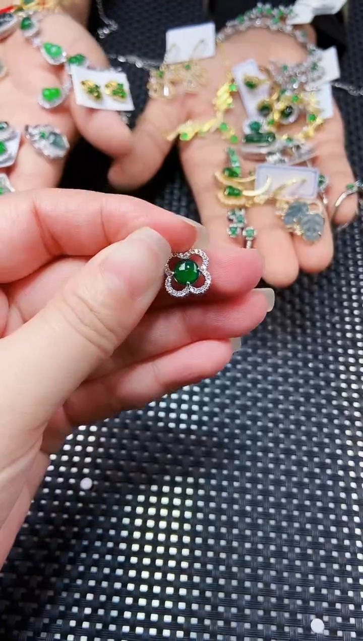 【闪购商品】翡翠吊坠(不含链)未镶嵌111111111