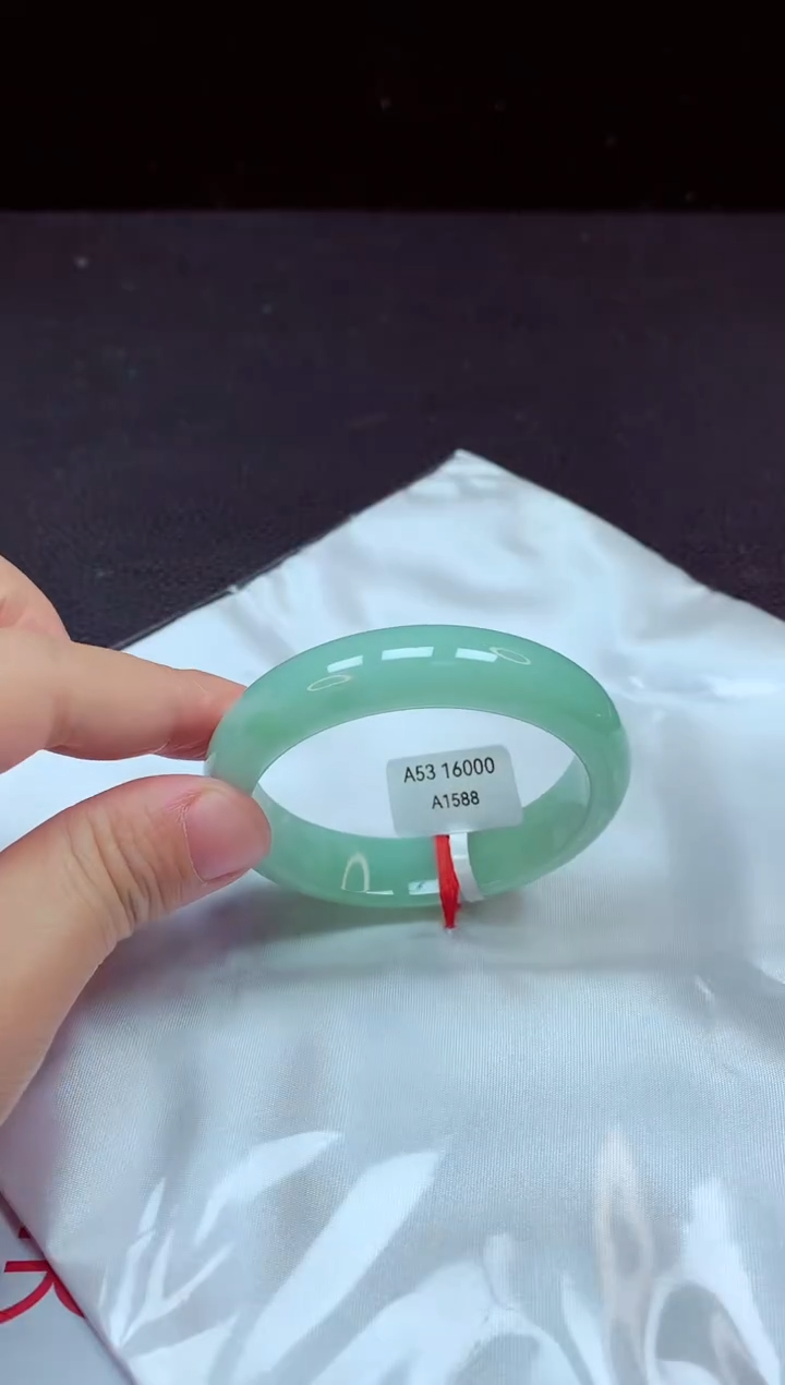 【闪购商品】翡翠手镯未镶嵌镯子53+