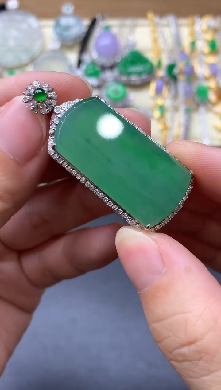 颈饰18K金镶嵌翡翠秋***#220分单 总价13200