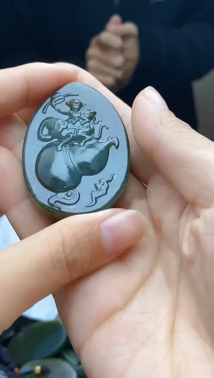 颈饰未镶嵌和田玉1