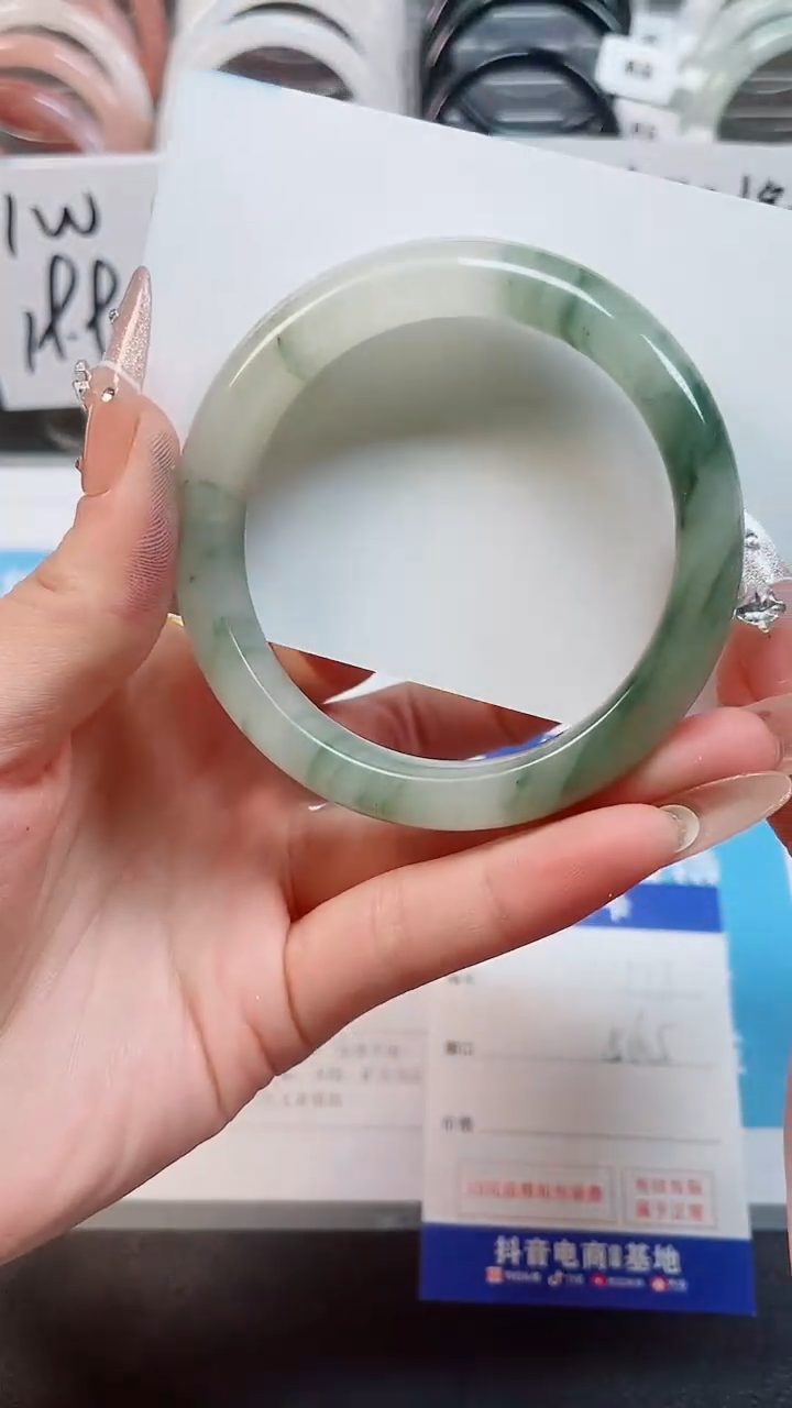 【闪购商品】石英质玉手镯未镶嵌111