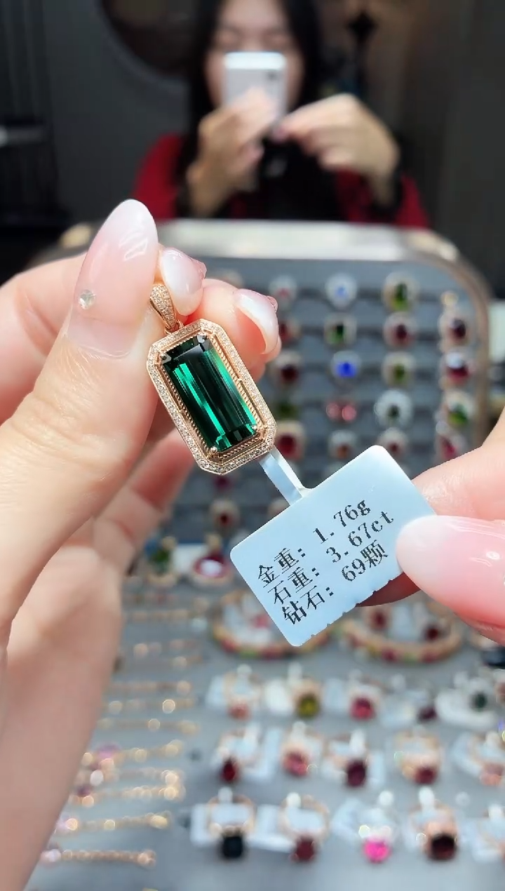 颈饰18K金镶嵌碧玺3.67ct