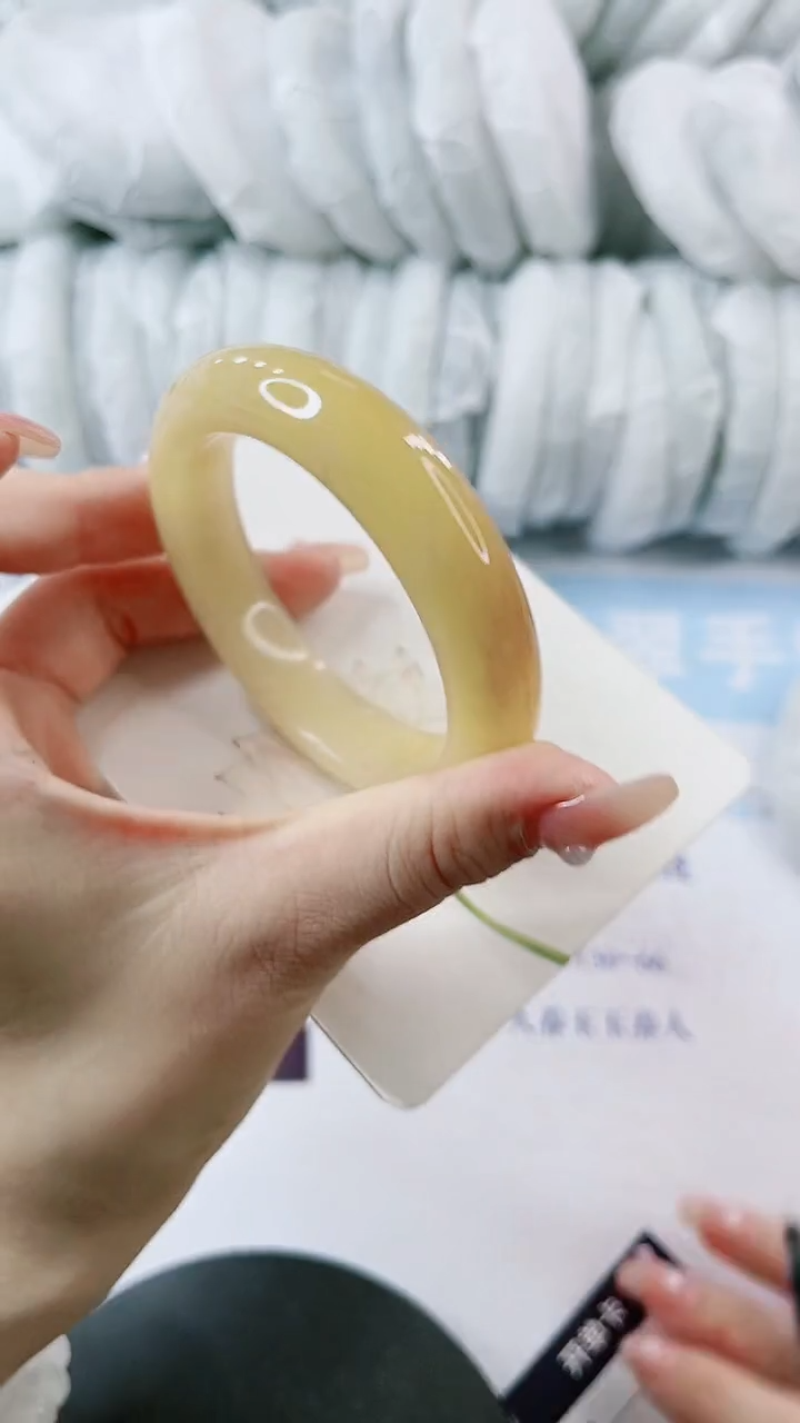 【闪购商品】石英质玉手镯未镶嵌0867198656-多样性发货