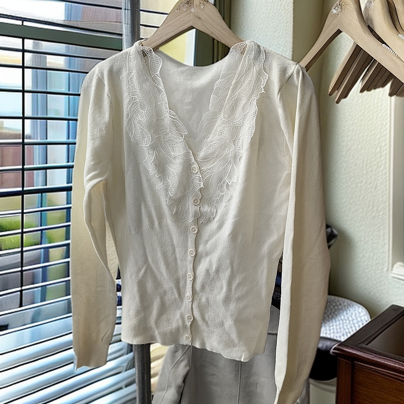 V领蕾丝拼接针织衫收腰显瘦设计感小众长袖上衣