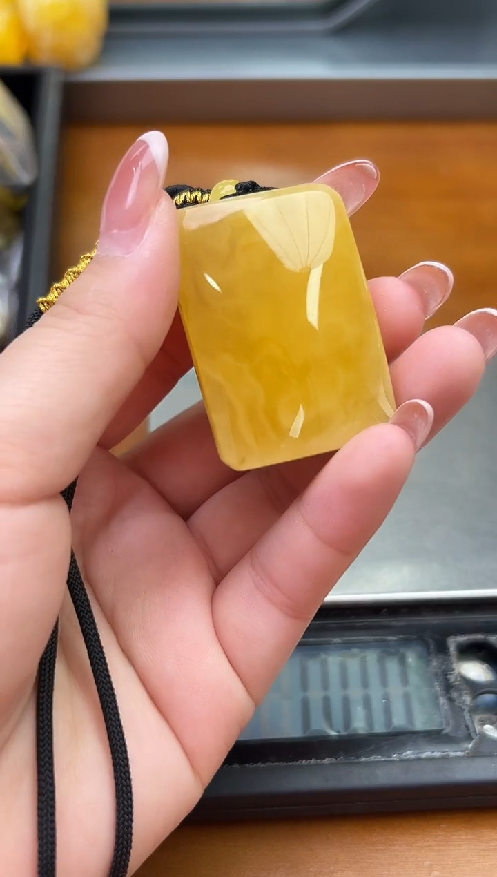 未镶嵌琥珀裸石琥珀蜜蜡吊坠