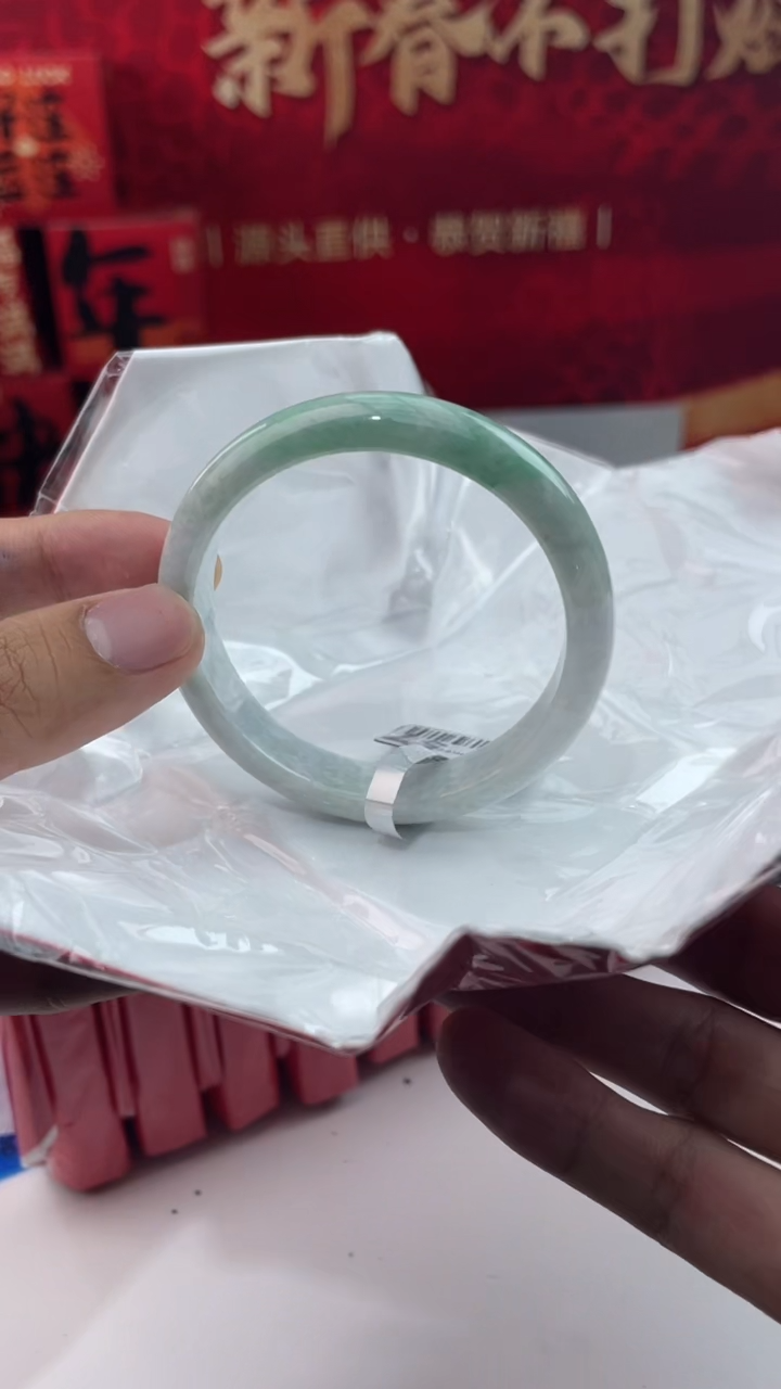 【闪购商品】翡翠手镯未镶嵌1翡翠手镯（微瑕）