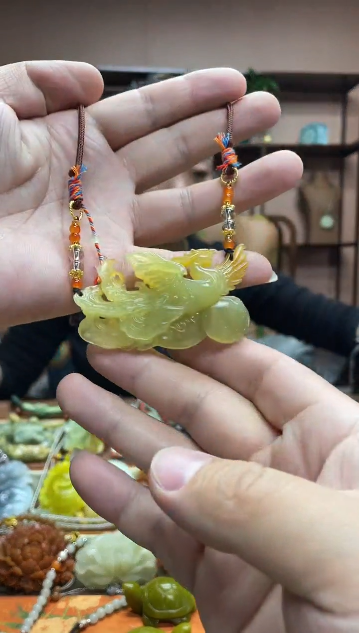 未镶嵌岫玉颈饰·