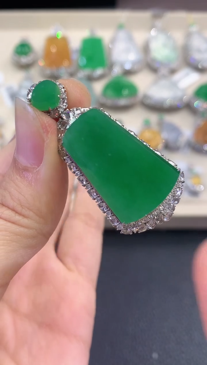 【闪购商品】翡翠吊坠(不含链)18K金镶嵌C158