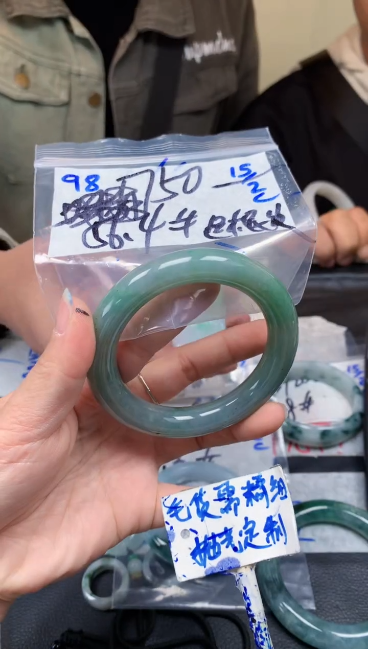 【闪购商品】定制翡翠未镶嵌98毛货需精细抛光手镯多样性拍一发一