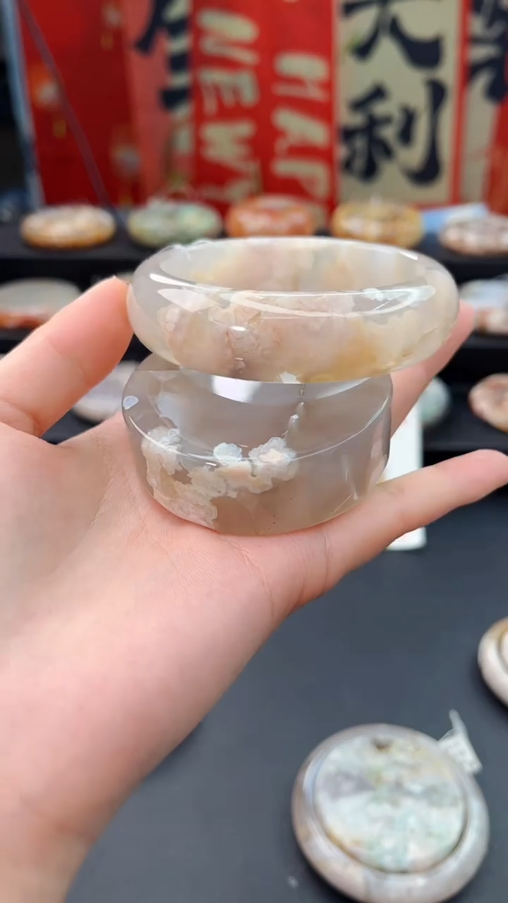 【闪购商品】石英质玉手镯未镶嵌赠送镯心（60圈口）无证书