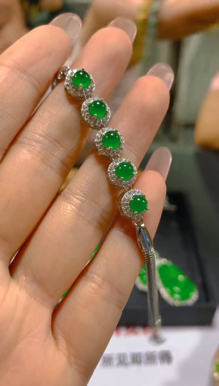 未镶嵌手链翡翠多样性发一