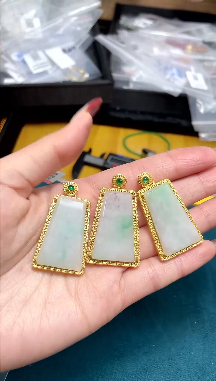 【闪购商品】翡翠吊坠(不含链)18K金镶嵌（多样性单个发货）