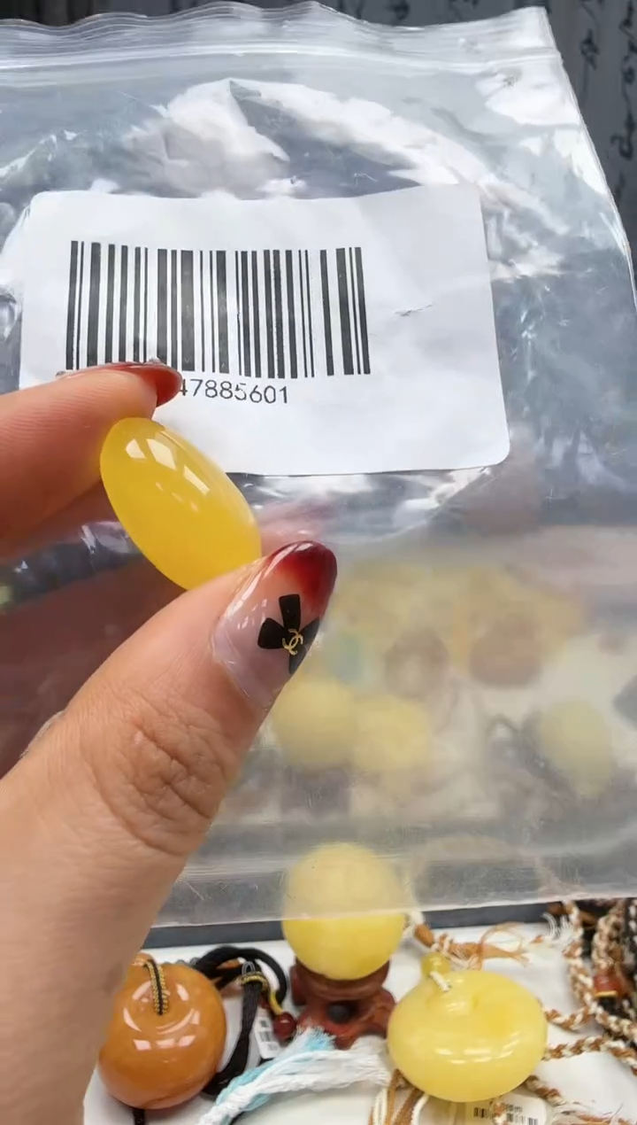 裸石琥珀未镶嵌如图