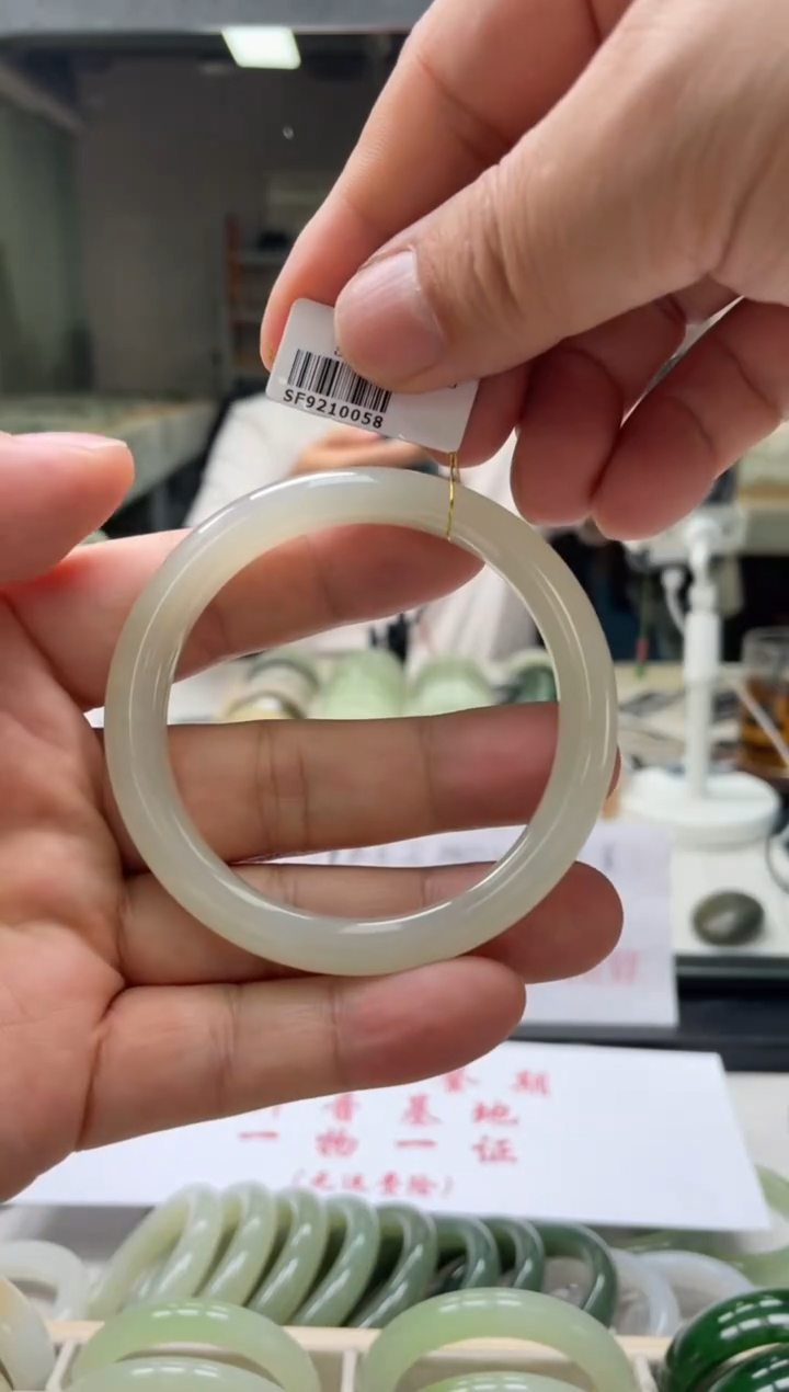 【闪购商品】和田玉手镯未镶嵌编码 0058圈口55-56