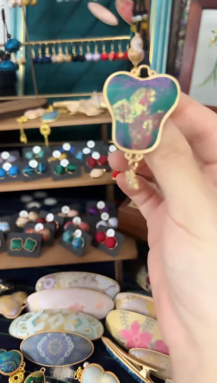 【闪购商品】【一物一拍2.1】绿紫金芭蕉胸针