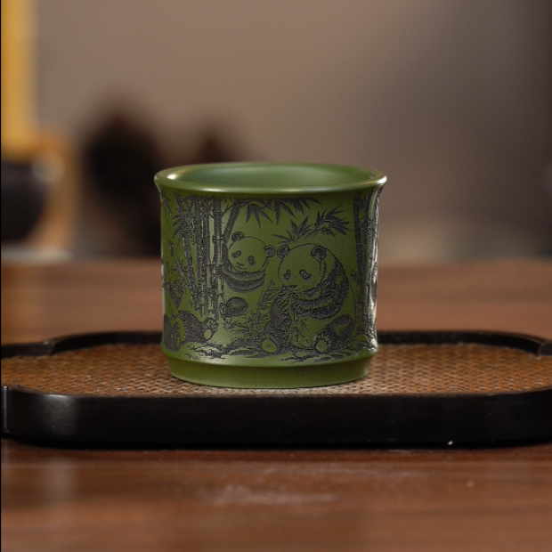 1086宜兴原矿紫砂茶具刻绘绿泥熊猫主人杯YMJ110ml左右