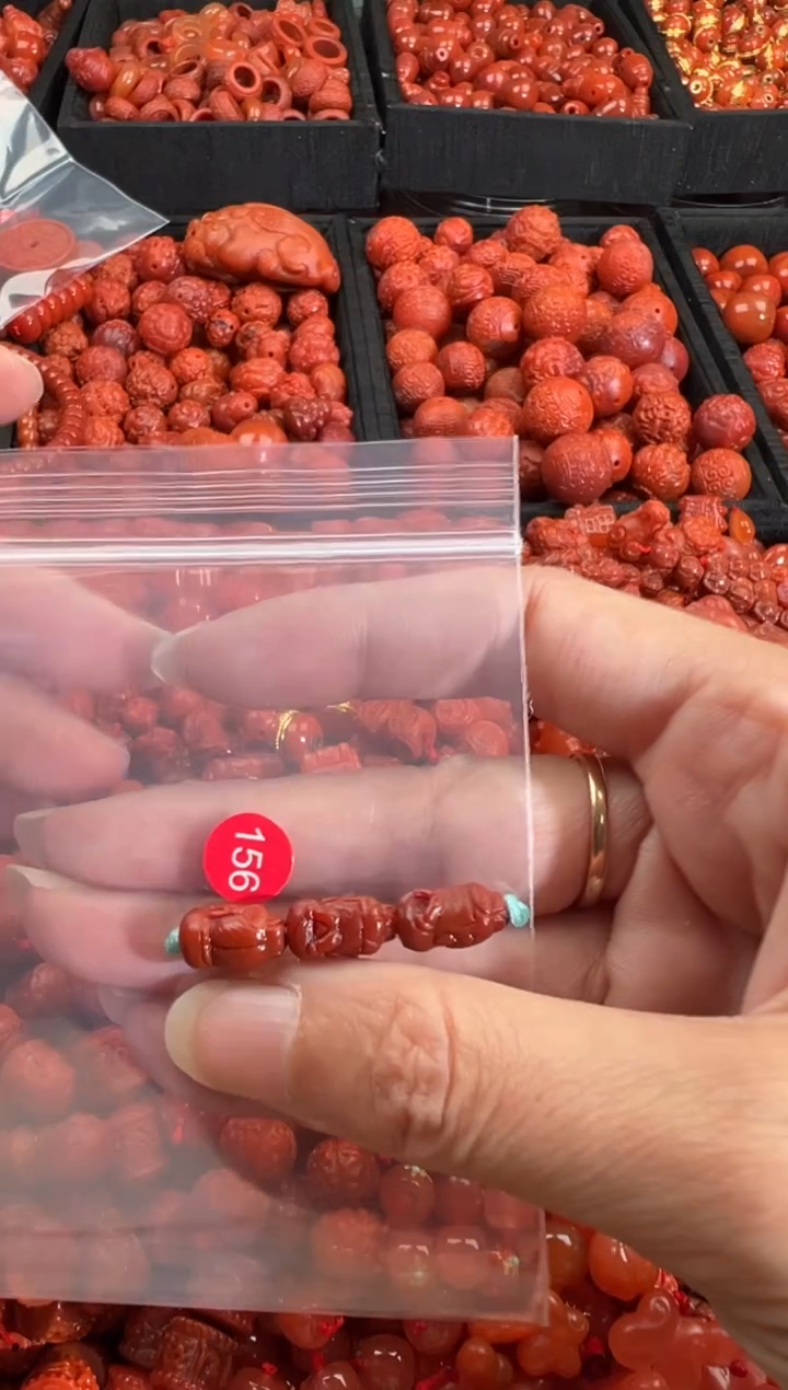 南红玛瑙未镶嵌颈饰1