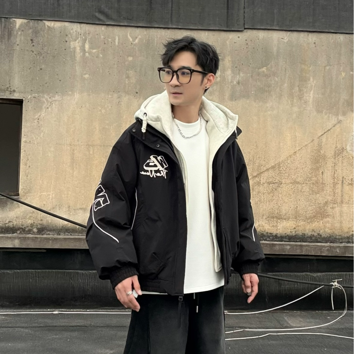 2025可脱帽重工刺绣休闲帅气连帽羽绒服25965