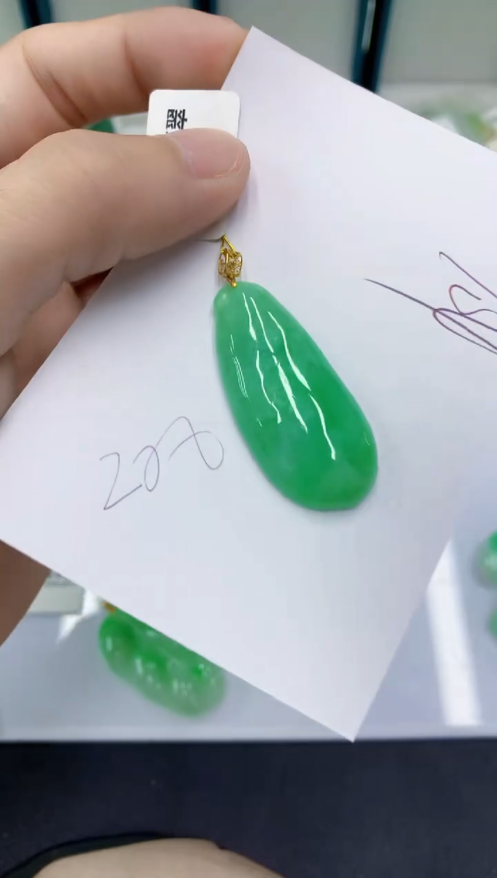 颈饰18K金镶嵌翡翠翡翠