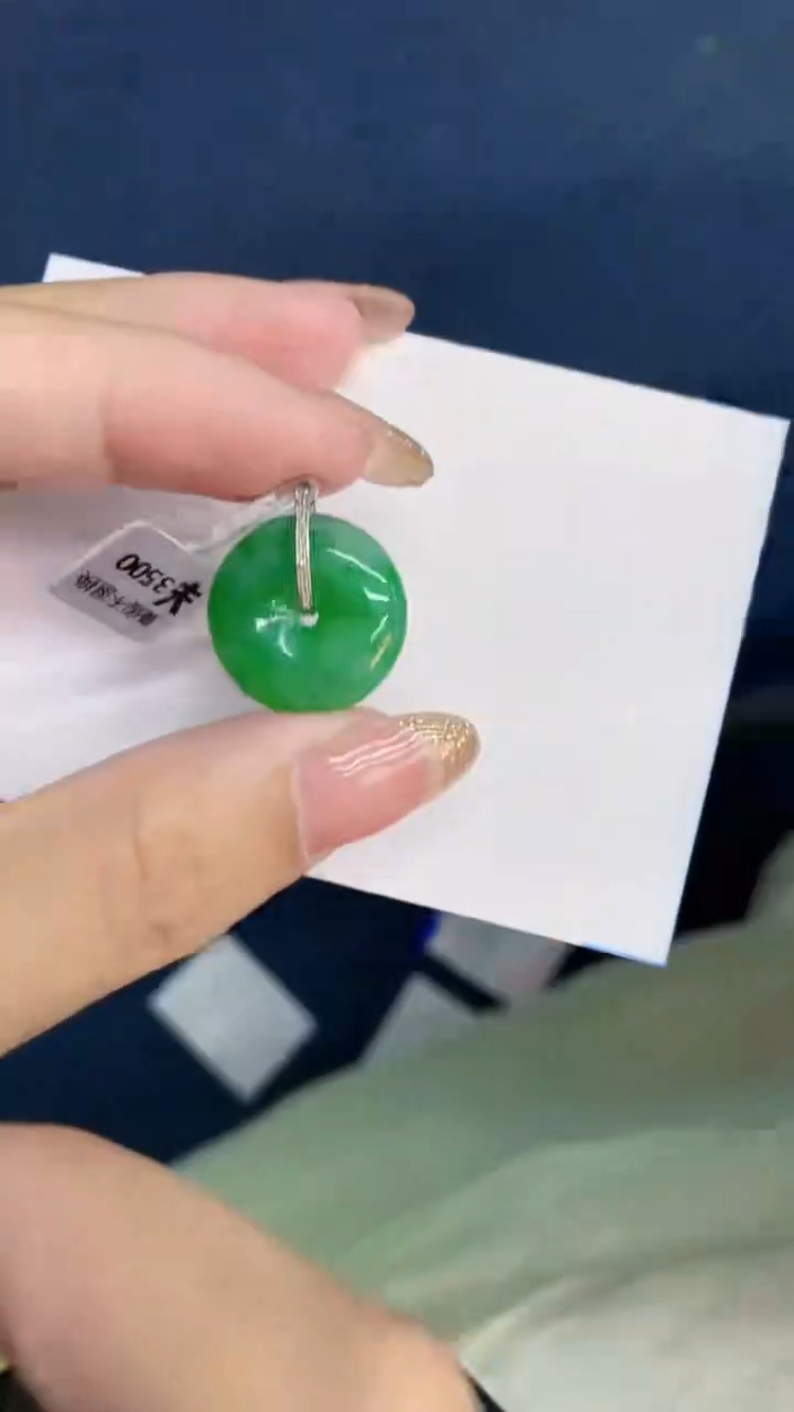 翡翠18K金镶嵌颈饰            8