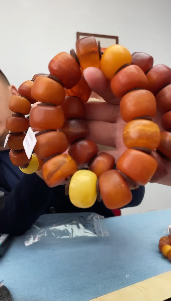 未镶嵌蜜蜡珠宝奇石假一罚十，微瑕多样性发一件