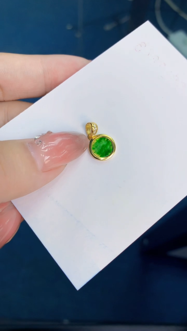 翡翠未镶嵌颈饰1